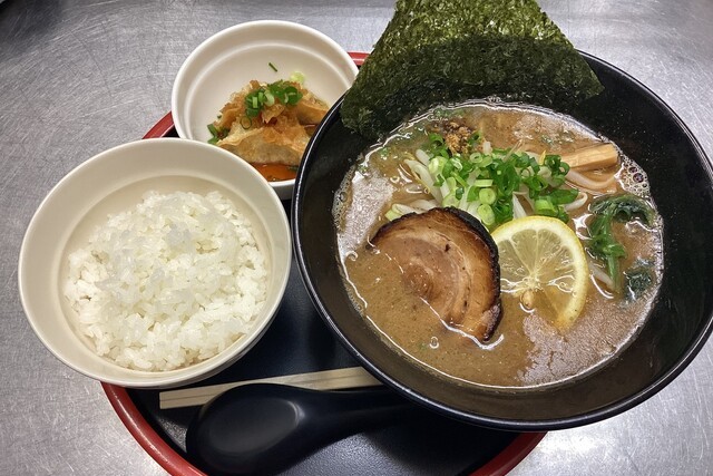 美味しいを追求した市場のラーメン＆ご飯もの